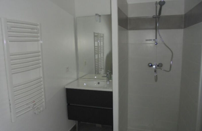 Résidence 164 CAMOINS - T2 de 41.39m² avec terrasse et box fermé en sous-sol — photo 2