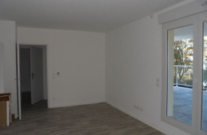 Résidence 164 CAMOINS - T2 de 41.39m² avec terrasse et box fermé en sous-sol — photo 5