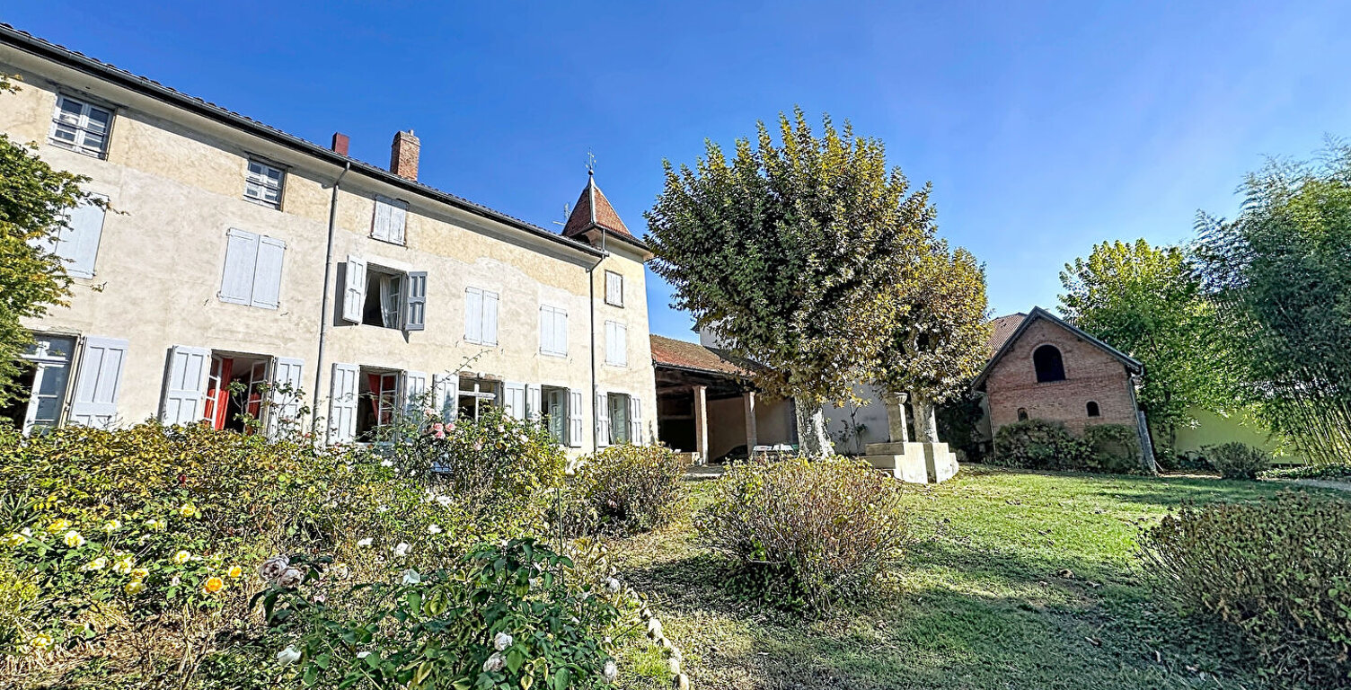 Maison La Cote Saint Andre 10 pièce(s) 380 m2 — photo 1