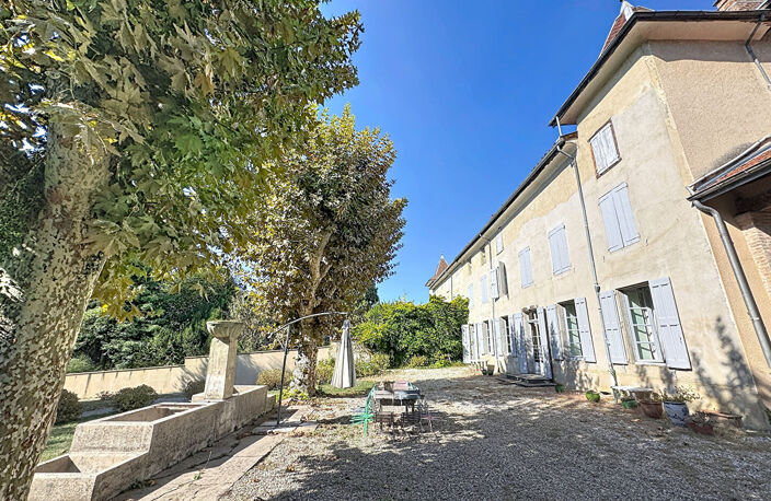Maison La Cote Saint Andre 10 pièce(s) 380 m2 — photo 2