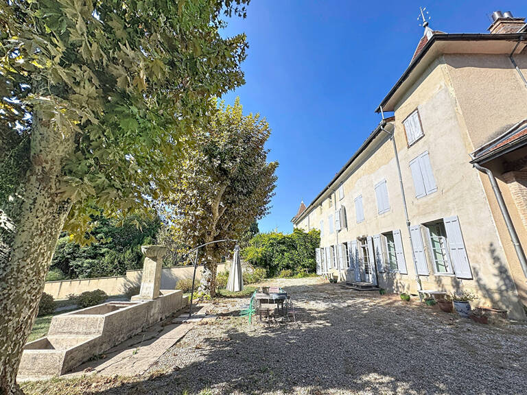 Maison La Cote Saint Andre 10 pièce(s) 380 m2 — photo 1