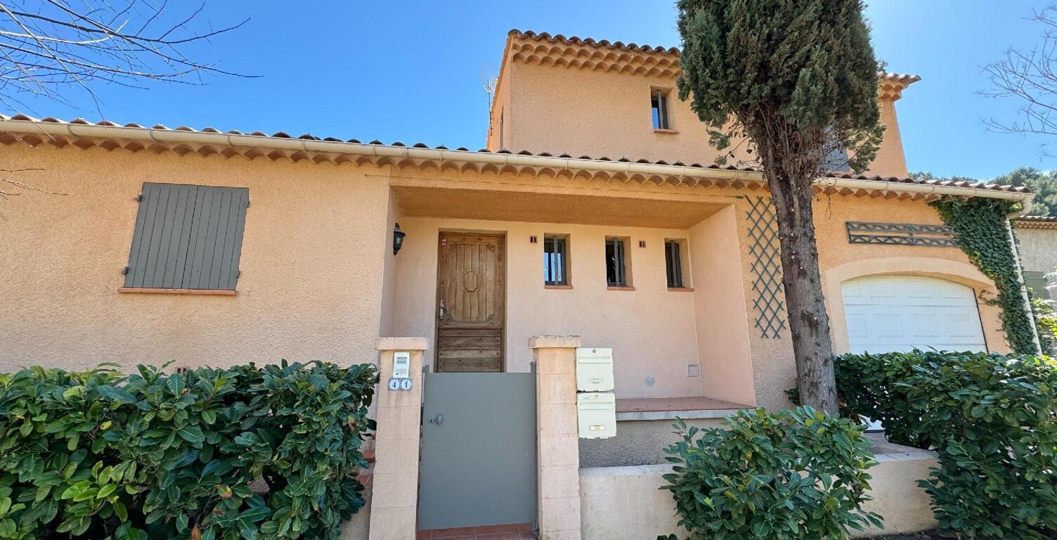 Villa — photo 1