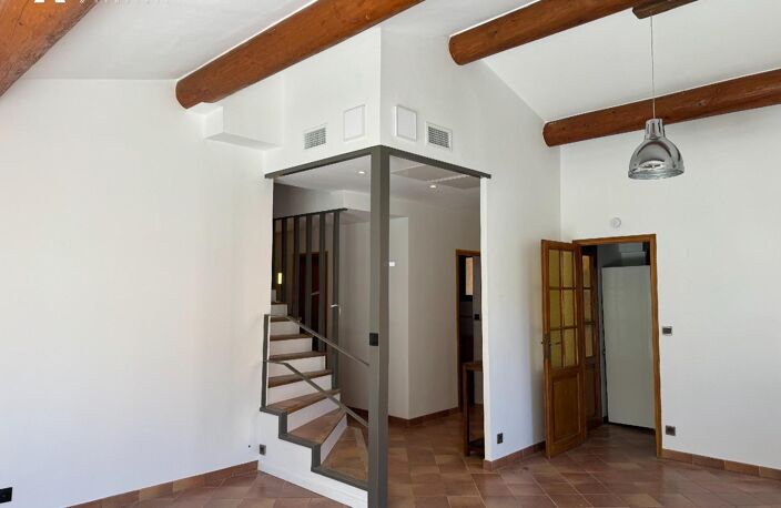 Villa — photo 3