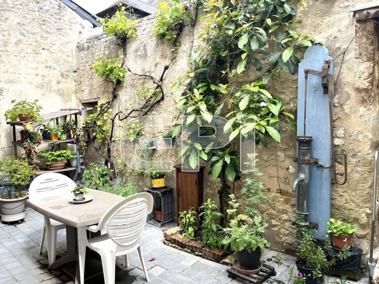 MONTREUIL BELLAY, Centre Historique, Maison Ancienne de 185M² h — photo 1