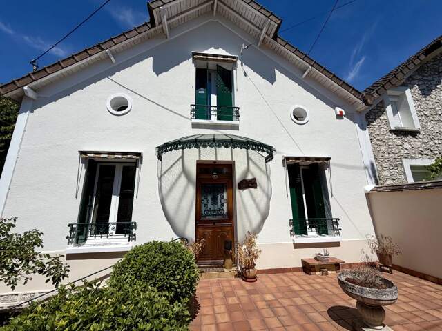 Belle maison de 121m²  sur un terrain 450m²  à deux minutes du centre ville  et de la gare de Moret-sur-Loing — photo du bien