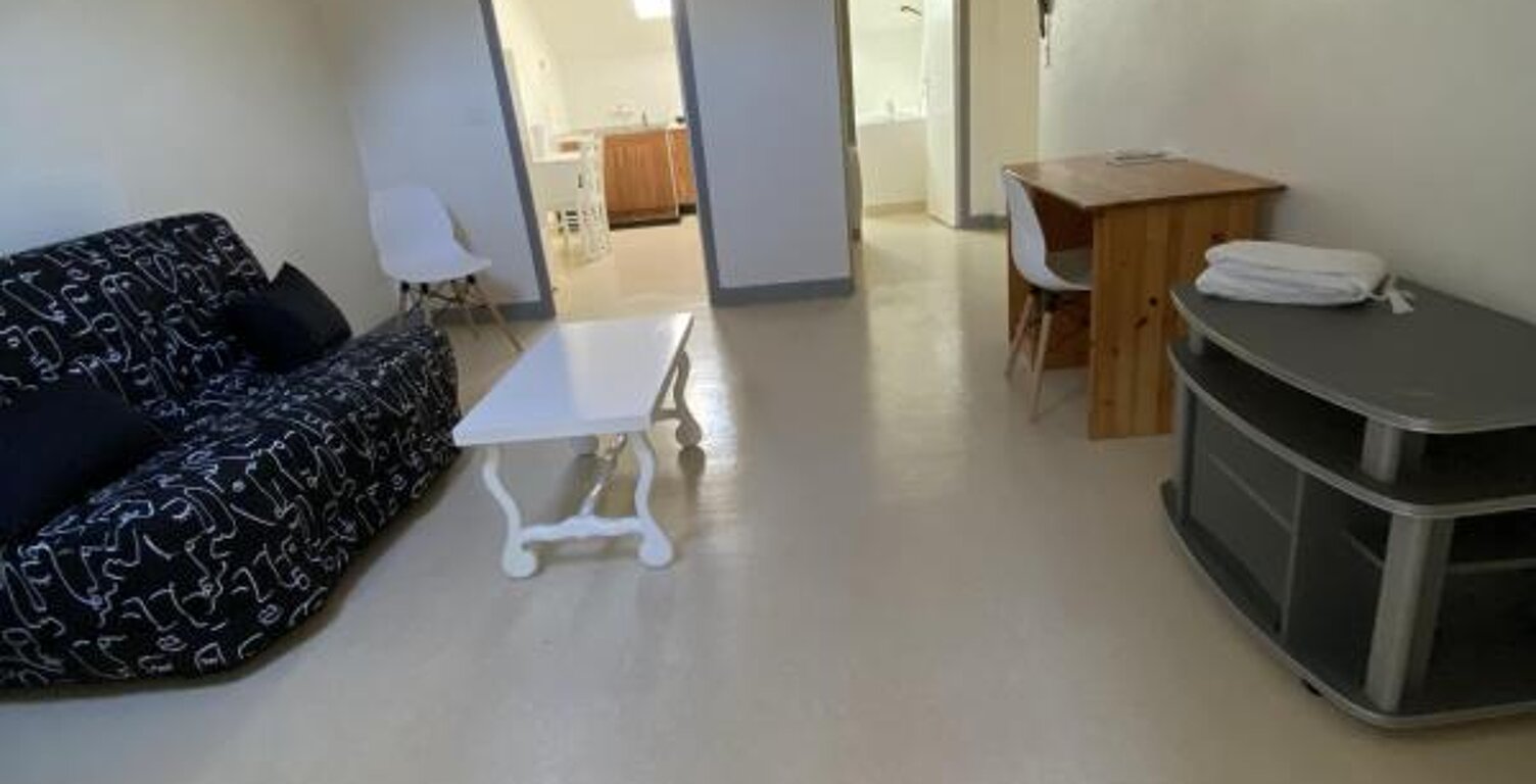 LOCATION T1 SEMI MEUBLE RODEZ SANS FRAIS D'AGENCE — photo 1