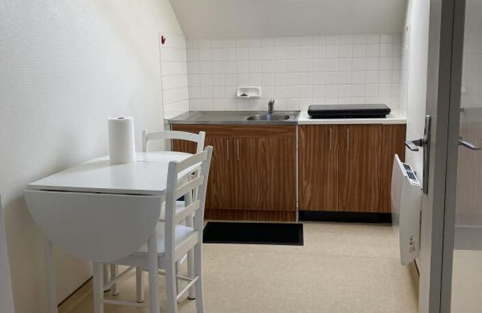 LOCATION T1 SEMI MEUBLE RODEZ SANS FRAIS D'AGENCE — photo 3