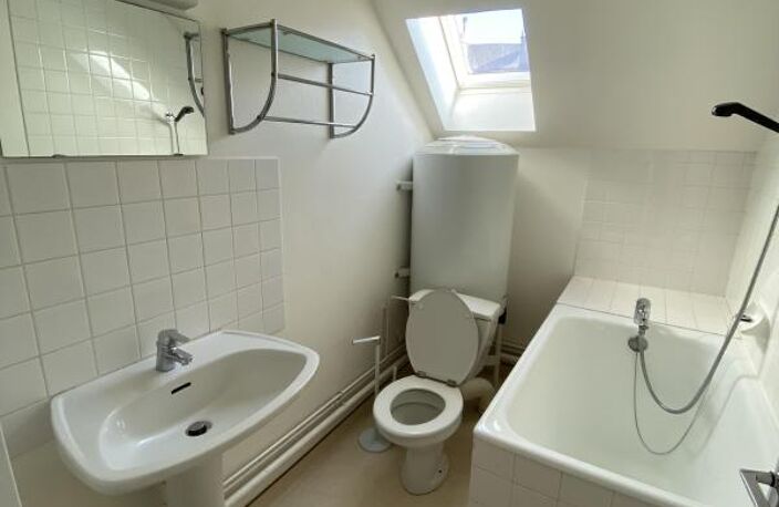 LOCATION T1 SEMI MEUBLE RODEZ SANS FRAIS D'AGENCE — photo 4
