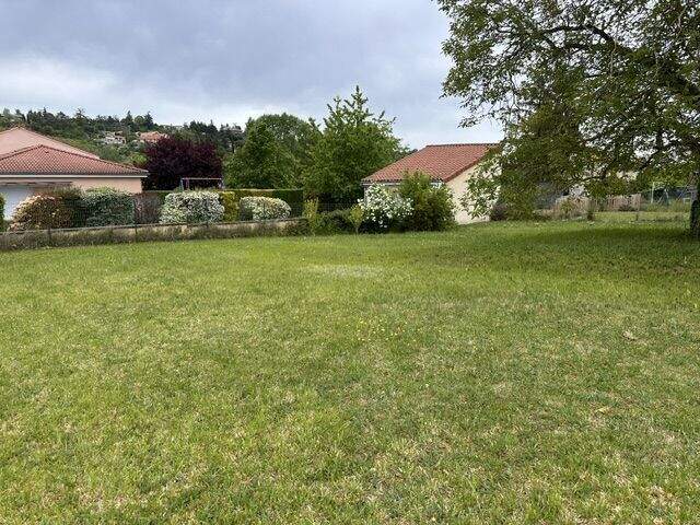 Terrain à bâtir de 646 m² à RIOM (63) — photo du bien