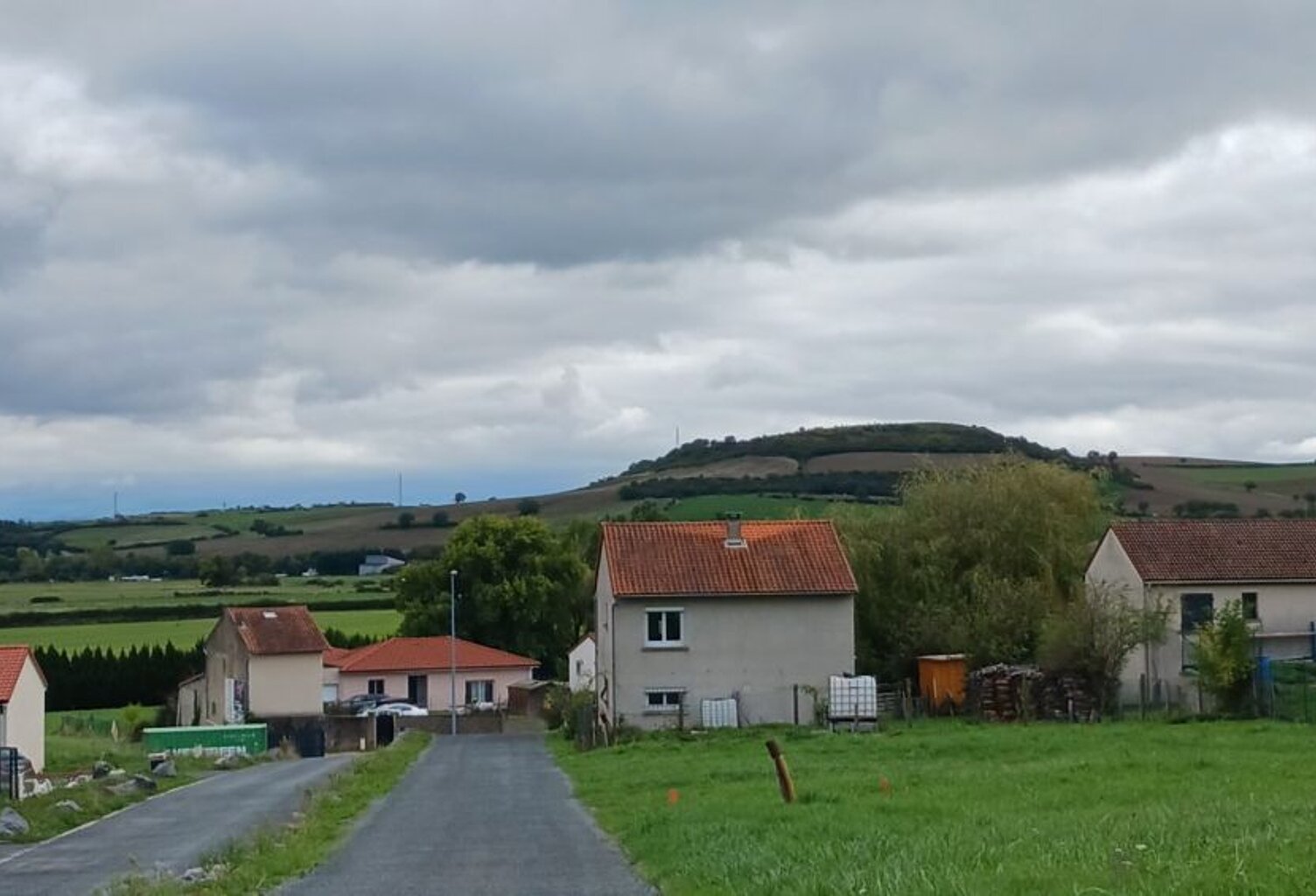 Terrain à bâtir de 600 m² à COMBRONDE (63) — photo 1