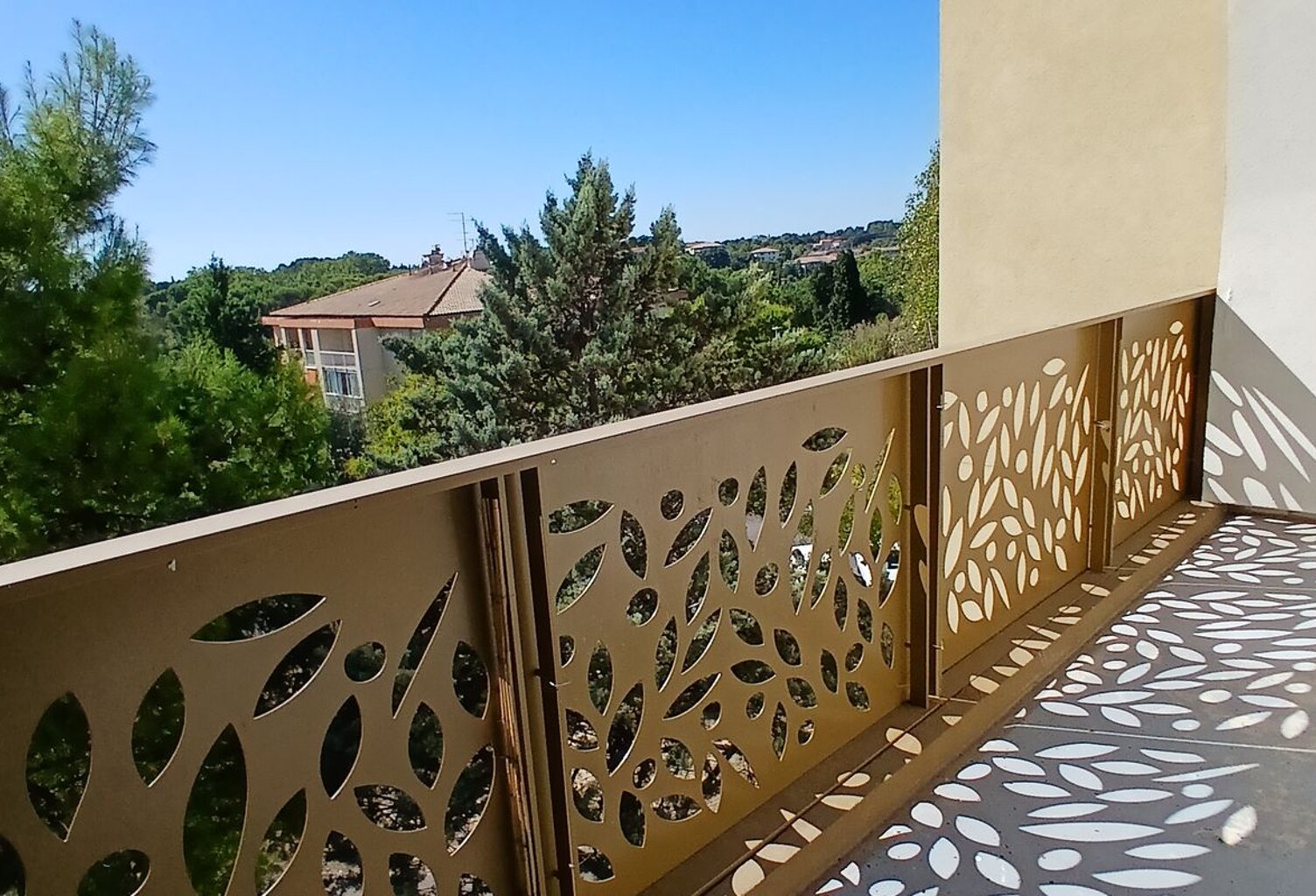 E3032B038L SPACIEUX T3 AVEC TERRASSE EN 3 EME ETAGE SANS ASCENSEUR — photo 1