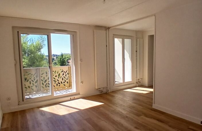 E3032B038L SPACIEUX T3 AVEC TERRASSE EN 3 EME ETAGE SANS ASCENSEUR — photo 2