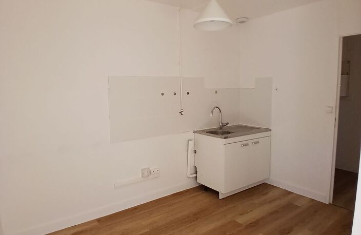 E3032B038L SPACIEUX T3 AVEC TERRASSE EN 3 EME ETAGE SANS ASCENSEUR — photo 3