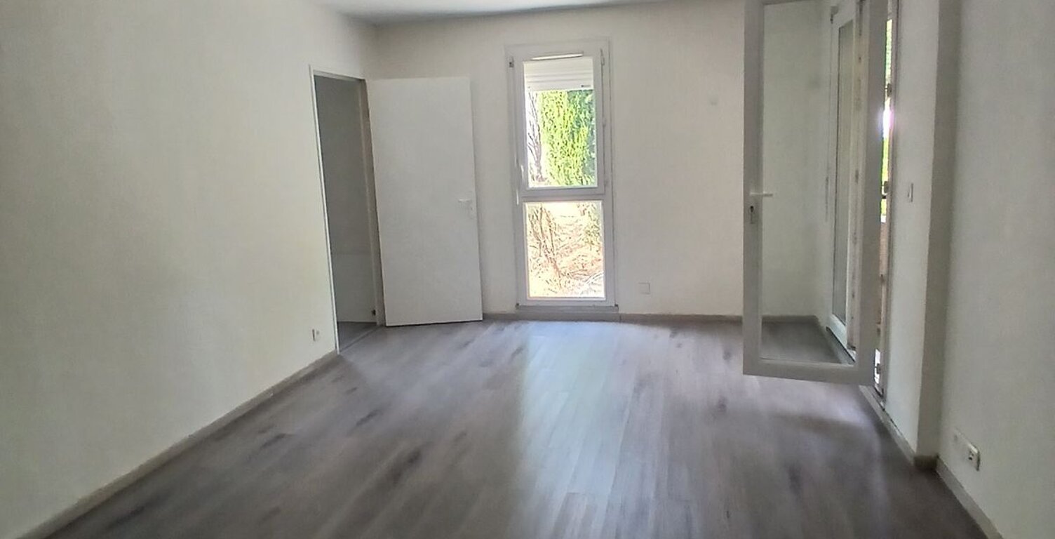 E00620041L T4 AVEC TERRASSE DANS PETITE RESIDENCE A TAILLE HUMAINE — photo 1