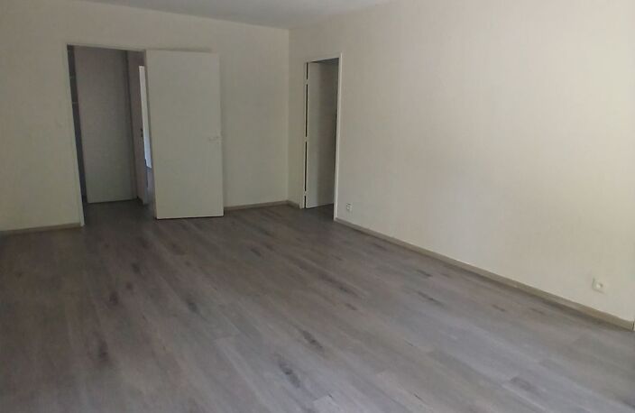 E00620041L T4 AVEC TERRASSE DANS PETITE RESIDENCE A TAILLE HUMAINE — photo 2