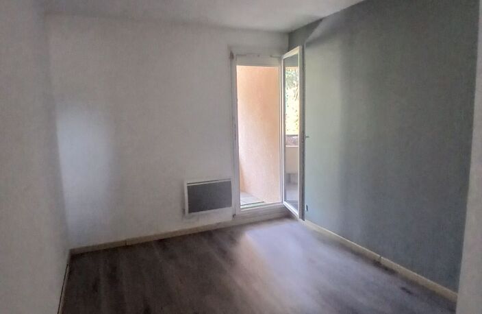 E00620041L T4 AVEC TERRASSE DANS PETITE RESIDENCE A TAILLE HUMAINE — photo 5