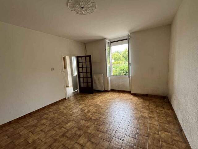 MAISON MITOYENNE 3 PIÈCES - 90 M² AVEC JARDIN DE 735 M² À MONTCEAU LES MINES — photo du bien