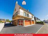 FINISTERE - Ploudalmézeau (29830) - A VENDRE - APPARTEMENT T5 133M² - 4 CHAMBRES - DALLE BETON - SEUL A L'ETAGE - GARAGE - BEAU POTENTIEL — photo 2