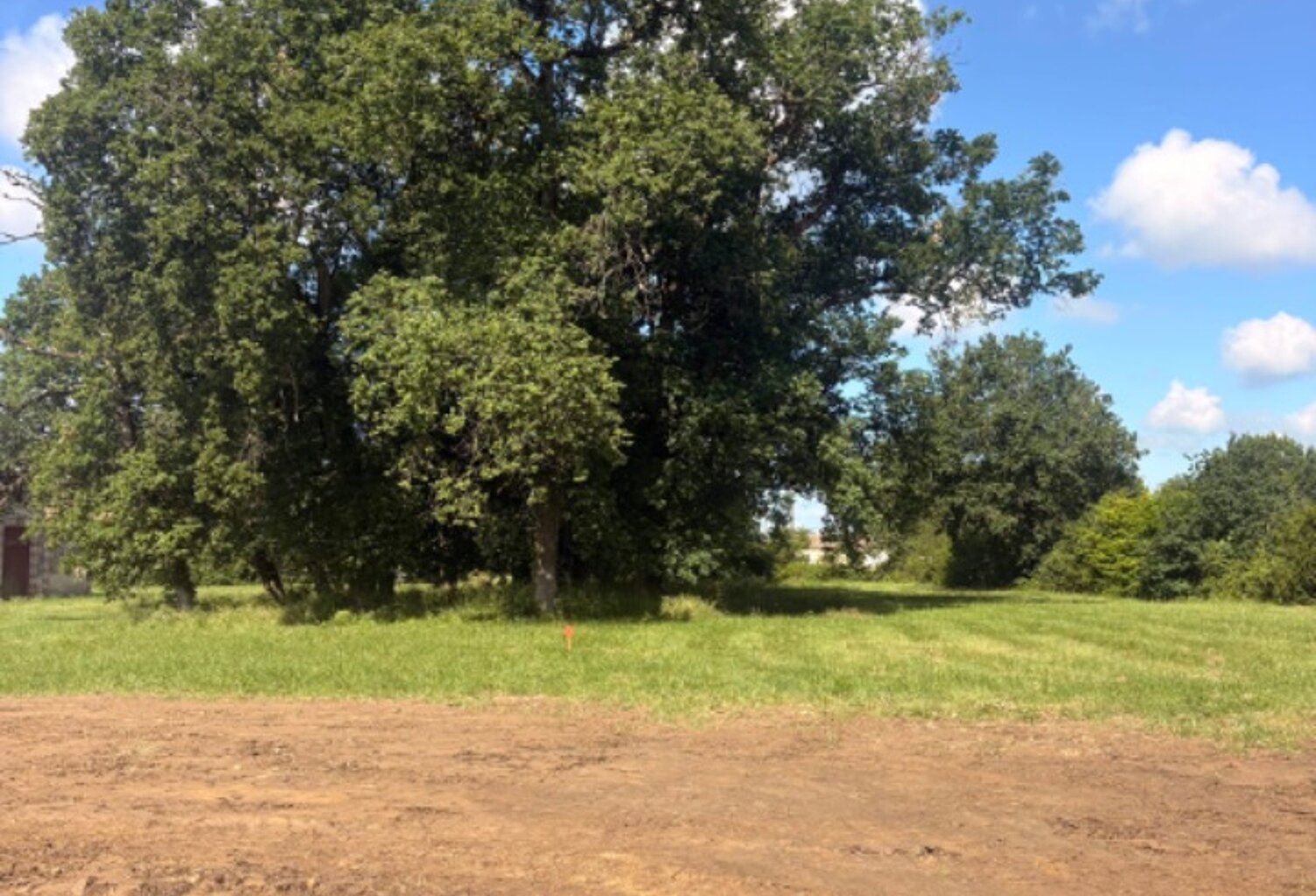 Terrain à bâtir à La Lande-de-Fronsac (33240) — photo 1