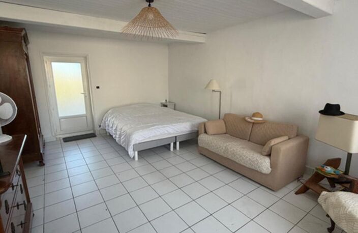 SAINT MICHEL EN L'HERM (85) 10 MIN DES PLAGES AGREABLE MAISON EN PIERRE POSSIBILITE 2 GITES AVEC JARDIN — photo 5