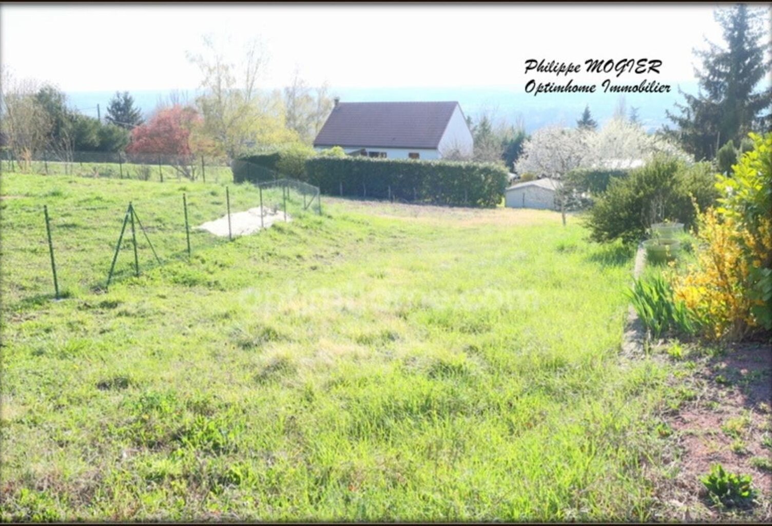 Abrest, terrain constructible de 1413 m2 — photo 1