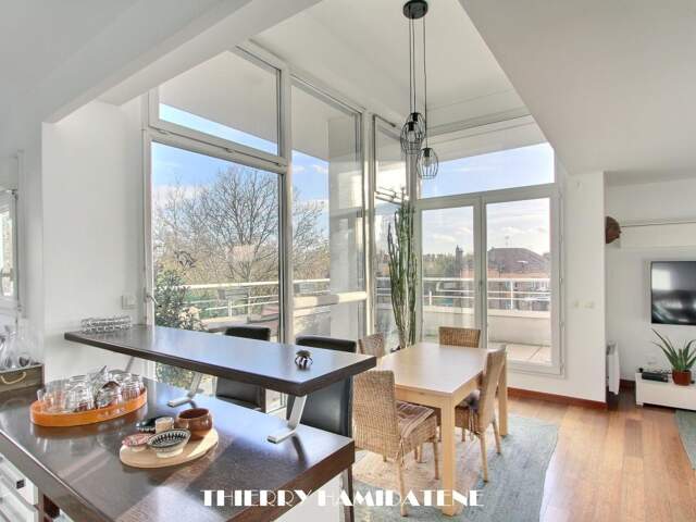 COTEAUX LIMITE SANNOIS !! COUP DE COEUR ASSURE MAGNIFIQUE APPARTEMENT EN DUPLEX AVEC TERRASSE 117M2 -6 PIECES -4CHAMBRES DOUBLE PARKING EN S/SOL — photo du bien