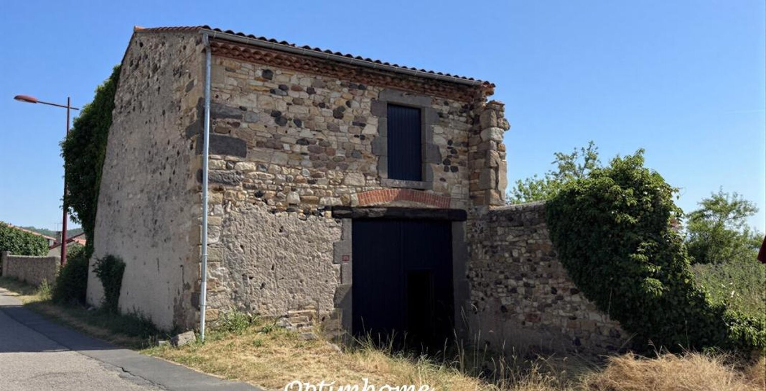 GRANGE EN PIERRE A CHAMPEIX : BEAU POTENTIEL — photo 1