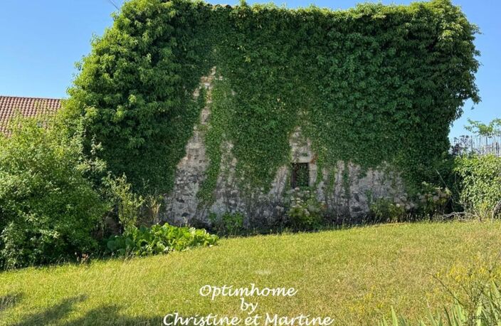 GRANGE EN PIERRE A CHAMPEIX : BEAU POTENTIEL — photo 3