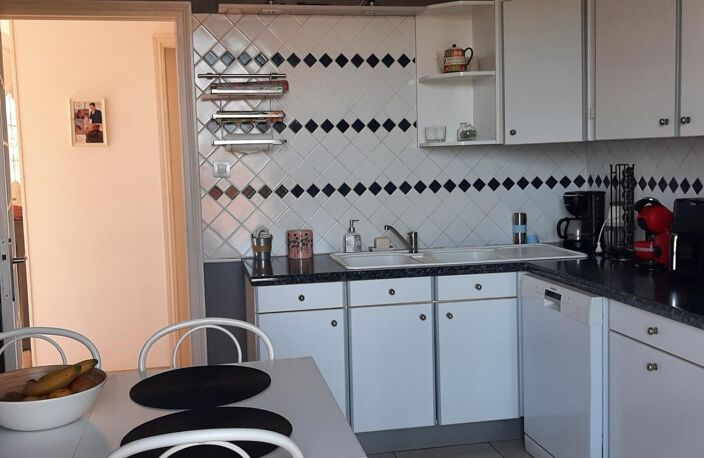 MAIGNIFIQUE MAISON RÉNOVÉE AVEC PISCINE ET CHALET INDÉPENDANT DANS QUARTIER PRISÉ DE GUEUGNON (71) — photo 3
