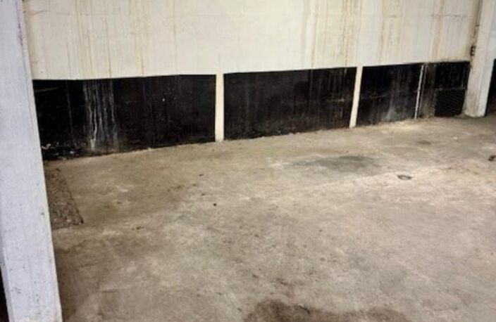 - 75013 PARIS - METRO GLACIERE - BD AUGUSTE BLANQUI - EMPLACEMENT PARKING - — photo 2