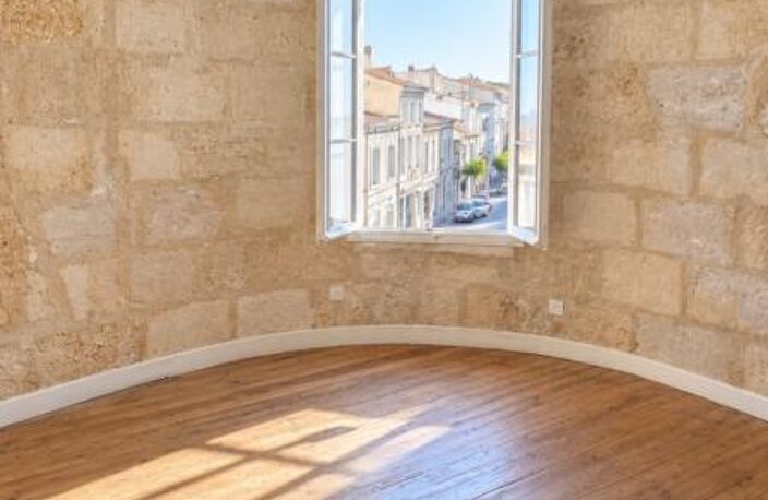 Immeuble de rapport – local commercial + 2 appartements – Centre Coutras — photo 2