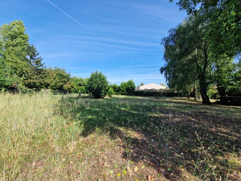 Terrain à bâtir à Tonnay-Charente (17430) — photo 1