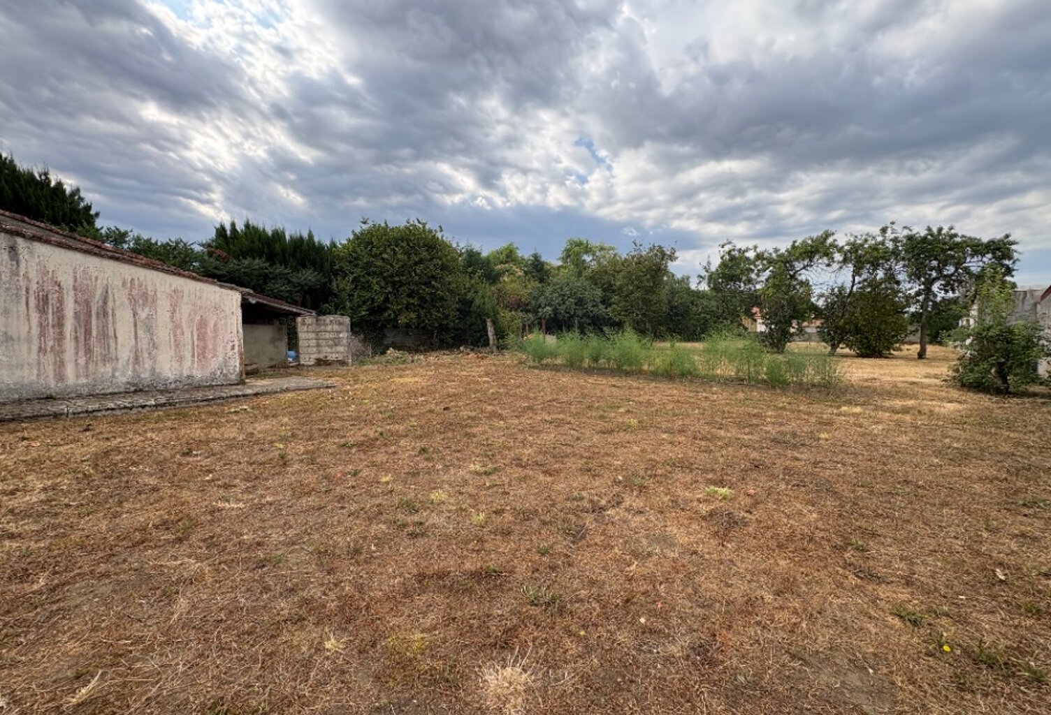 Terrain à bâtir à Tonnay-Charente (17430) — photo 1