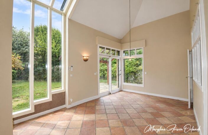 Maison d’architecte de 157 m², volumes remarquables et beau potentiel — photo 3