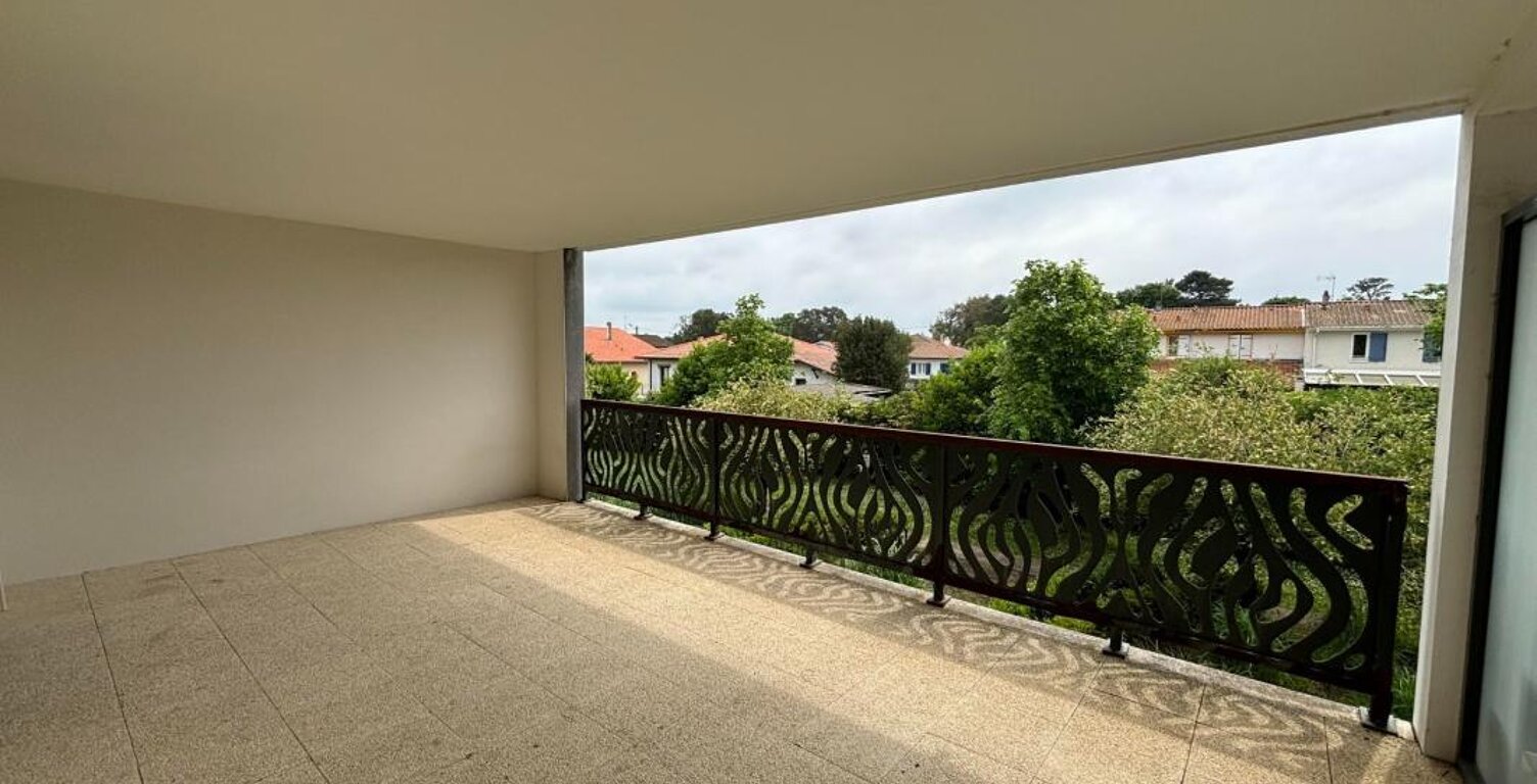Appartement à vendre 2 pièces BOUCAU (64) et place de parking sous-terrain — photo 1