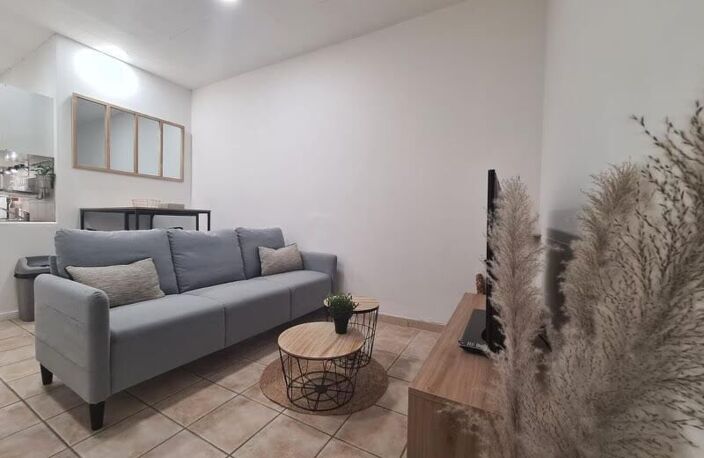 CENTRE VILLE APPARTEMENT TYPE 2 AVEC EXTERIEUR — photo 2