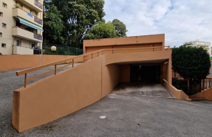 GARAGE FERME - 118 RUE DE FRANCE — photo 5