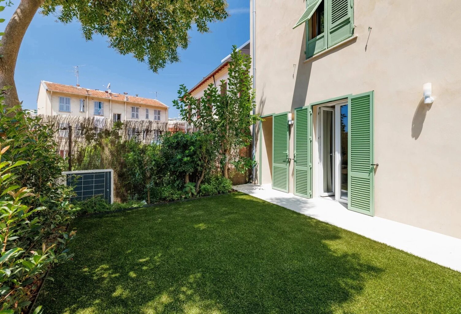 CHAMBRUN - SUBLIME REZ DE JARDIN 5P 100m² + GARAGE — photo 1