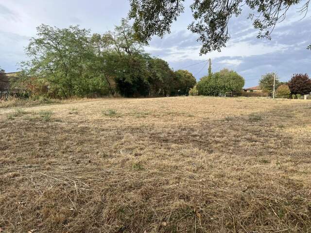 Terrain de 1170 M2 Proche PREIGNAN — photo du bien