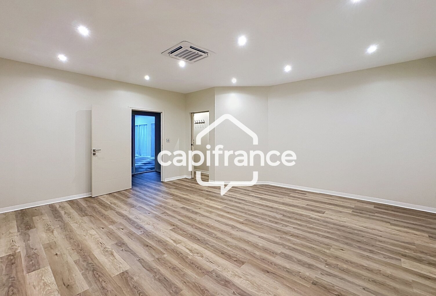 Local/bureau 42 m² A LOUER Moudong BAIE MAHAULT (971) — photo 1