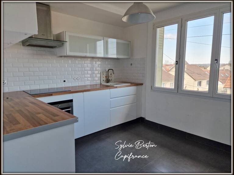 Location Tremblay en France, appartement T3 de 70 m² avec grand jardin commun — photo 1