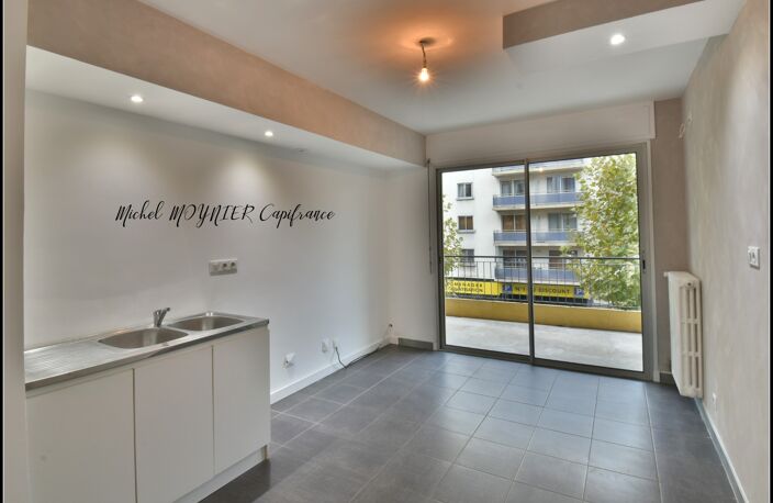 Gap, T3 traversant de 77,92 m² avec grand balcon, vue dégagée et parking sécurisé — photo 3
