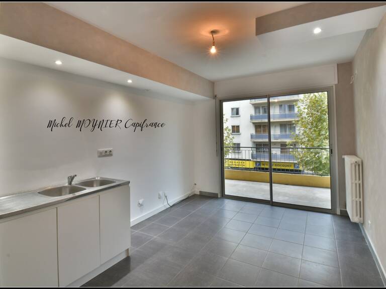 Gap, T3 traversant de 77,92 m² avec grand balcon, vue dégagée et parking sécurisé — photo 1