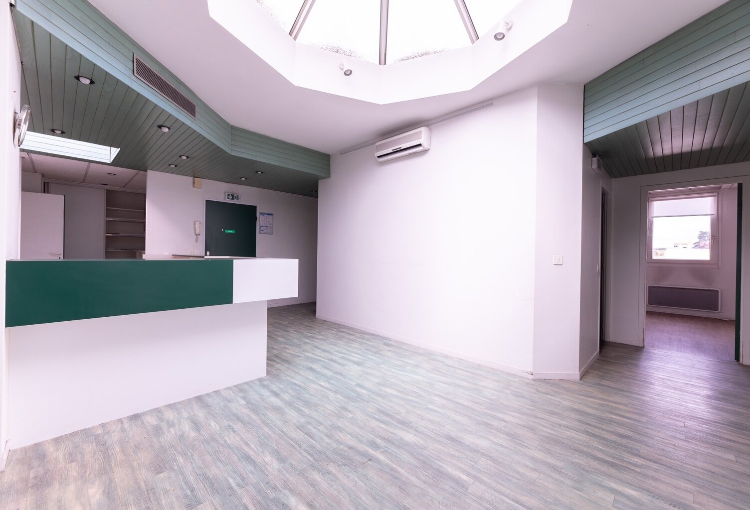 PAU (64) - Place de Verdun - À VENDRE - Bureaux de 235m2 — photo 1