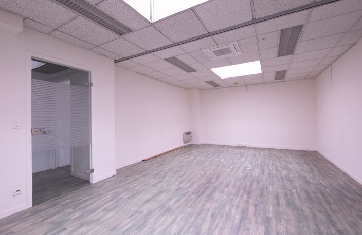 PAU (64) - Place de Verdun - À VENDRE - Bureaux de 235m2 — photo 4