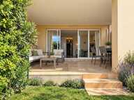 Domaine de Pont Royal  rez de jardin Appartement rénové et climatisé  de 43 m² avec terrasse, jardin et vue lac, place parking — photo 3
