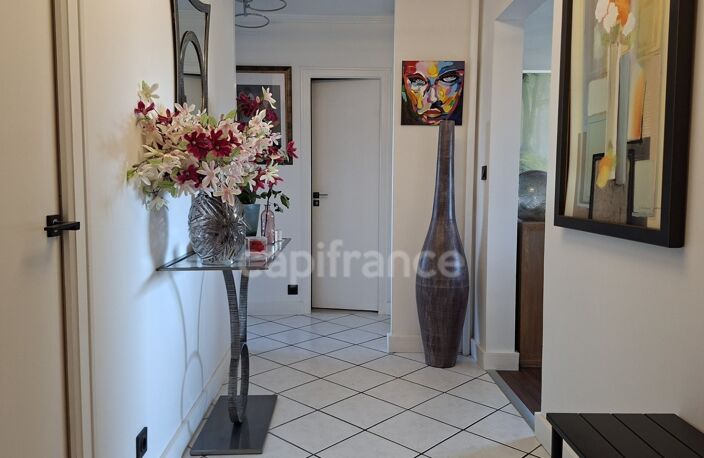 Apt 4 pièces, Dernier étage, vue panoramique, garage, cave, local vélo !! — photo 2