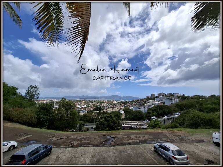 A louer - Appartement 2 pièces avec vue mer - Fort de France — photo 1