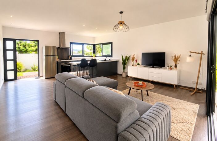 SAINT PIERRE (974), Maison à vendre 4 pièces de 87 m², terrasse, Jacuzzi sur parcelle totale de 412 m² — photo 2