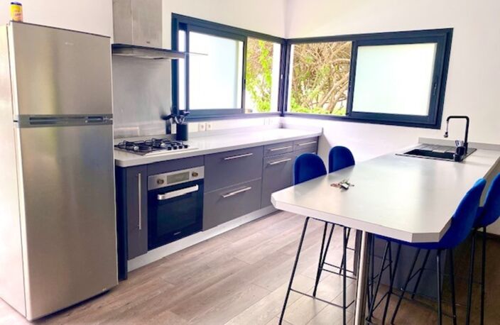 SAINT PIERRE (974), Maison à vendre 4 pièces de 87 m², terrasse, Jacuzzi sur parcelle totale de 412 m² — photo 4